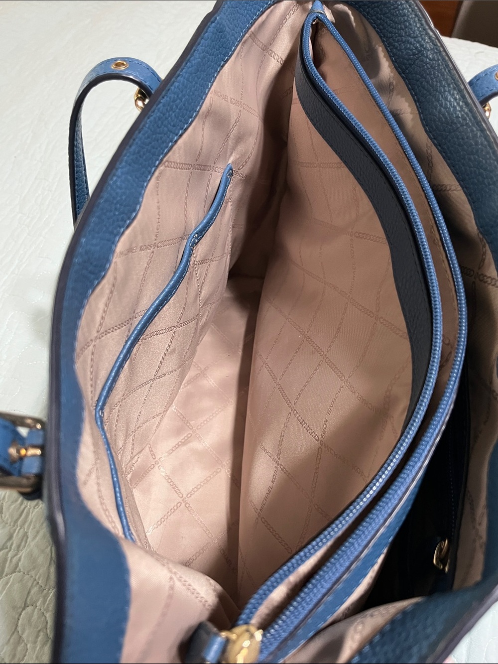 🌾Michael Kors Navy Blue Pebbled Leather Tote - Picture 9 of 10